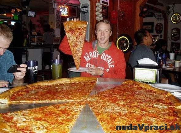 Mega pizza