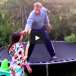 Nemá chybu! Opitý otec učí deti na trampolíne