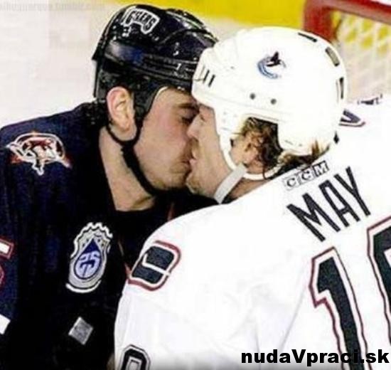 Hokejová pusa pre šťastie