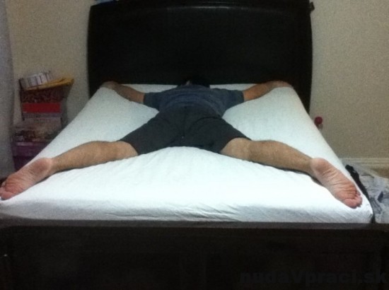 Ako spím keď som sám