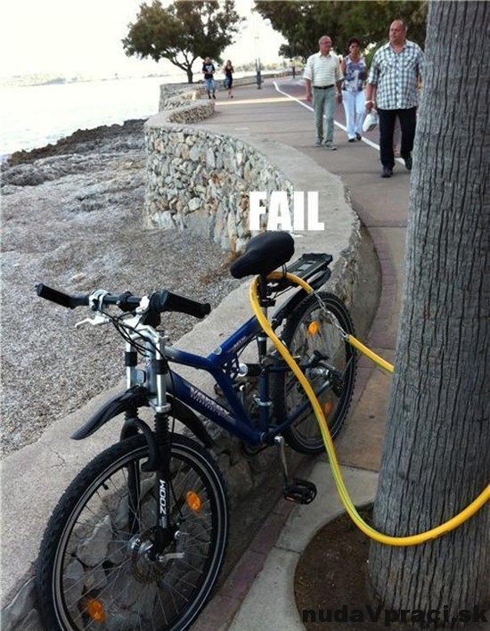 Kvalitne uzamknutý bicykel