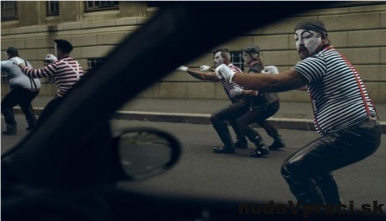 Mímovia na motorkách