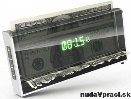 Začne zvoniť a kým nevstanete a nevytiahnete bankovku tak ju začne porcovať