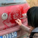 Špinavé auto a kus umenia