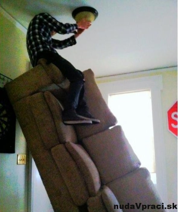 Výmena žiarovky bez rebríka