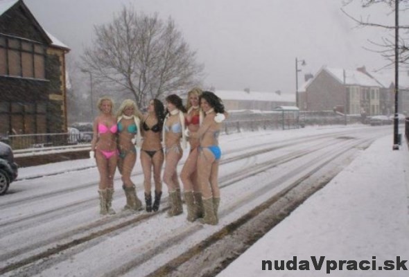 Kataríny v bikinách, Vianoce bombové