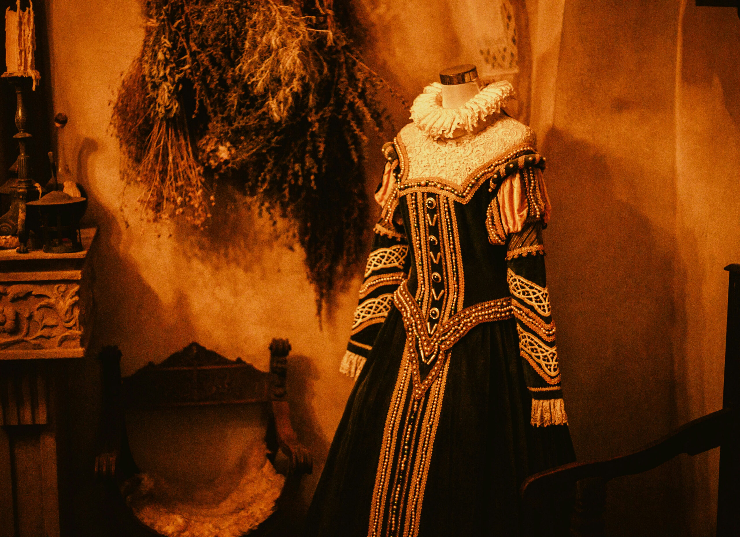 Módne trendy, ktoré šokovali svet - 3 najbizarnejšie veci, ktoré ľudia naozaj nosili